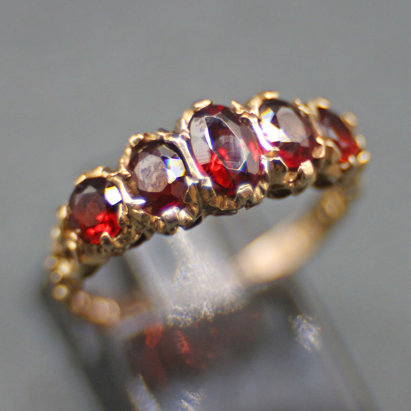 9ct gold graduated garnet five stone ring