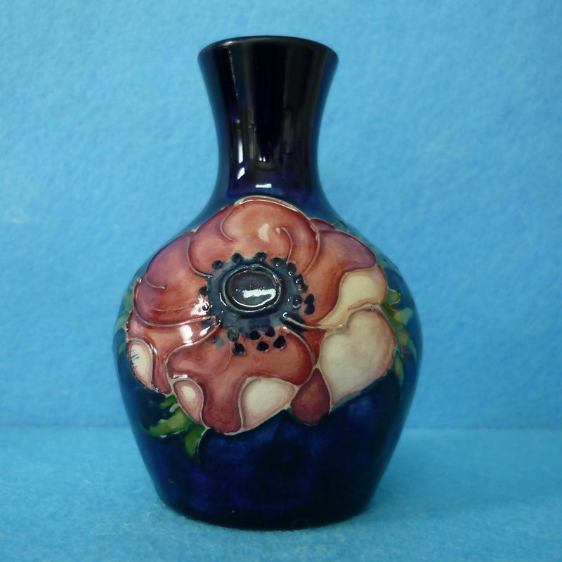 A Moorcroft Vase c1949-1986 in the Anemone Pattern