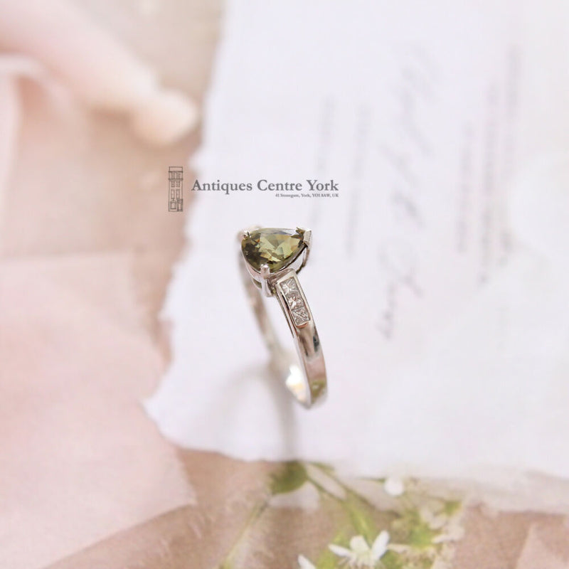 18ct White Gold Green Tourmaline & Diamond Ring