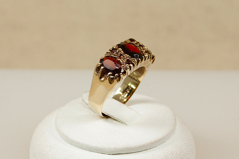 9ct Gold Garnet Trilogy Ring