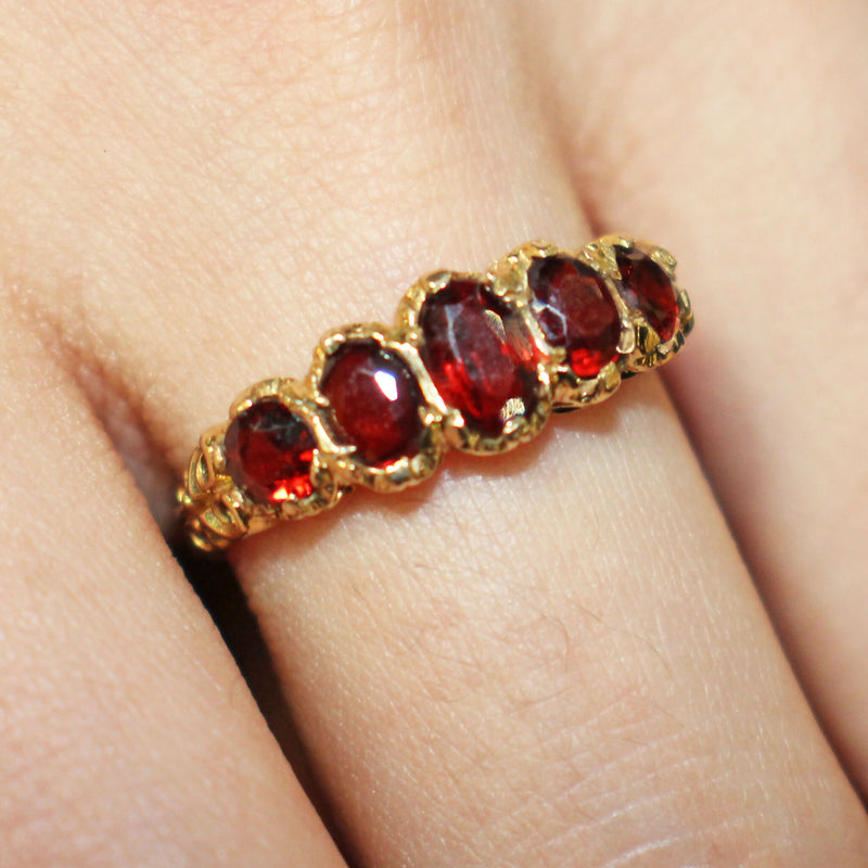 9ct gold graduated garnet five stone ring