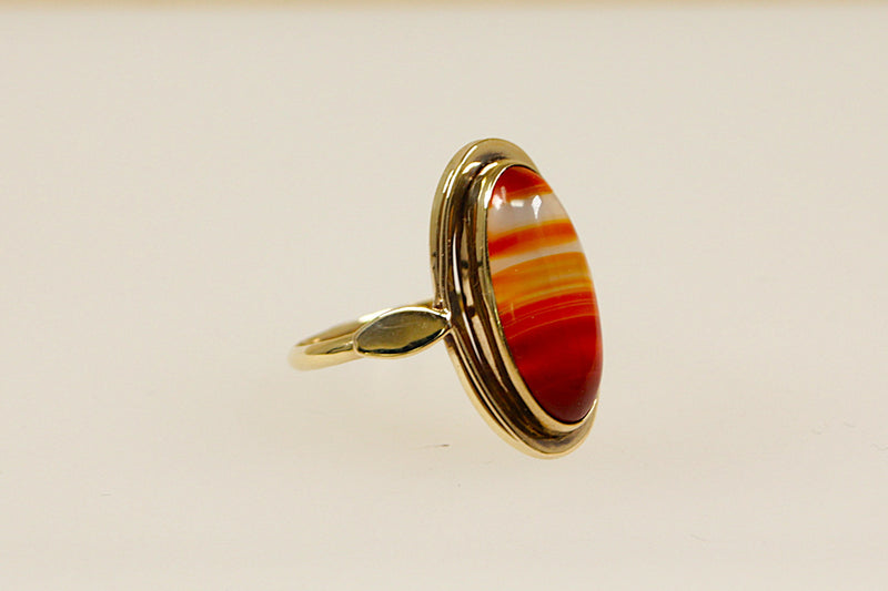 8ct Gold & Banded Carnelian Ring