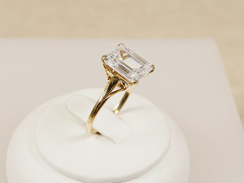 9ct Gold & CZ Solitaire Ring