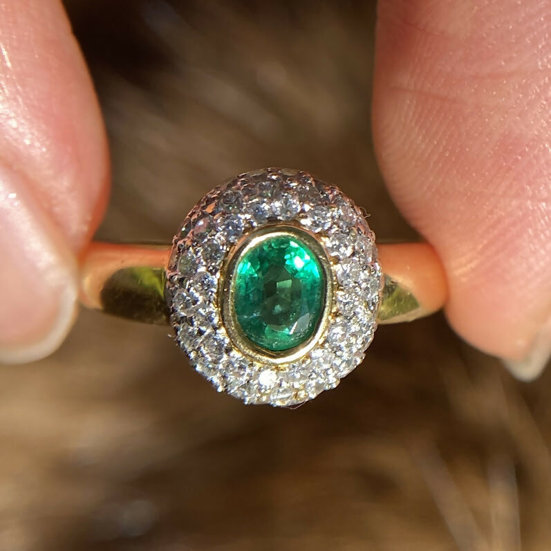 Vintage 18ct Emerald Diamond Halo Ring 4.7g