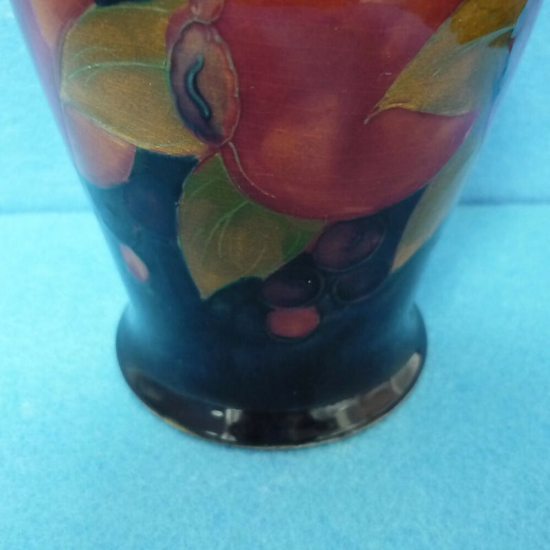 Moorcroft Vase (5.15 inch). Pomegranate Design by William Moorcroft.