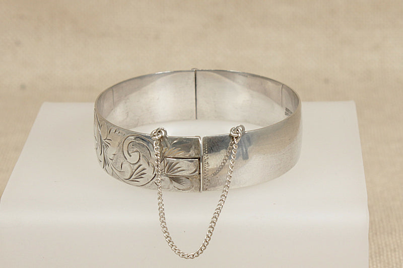 Vintage Solid Silver Hinged Bangle