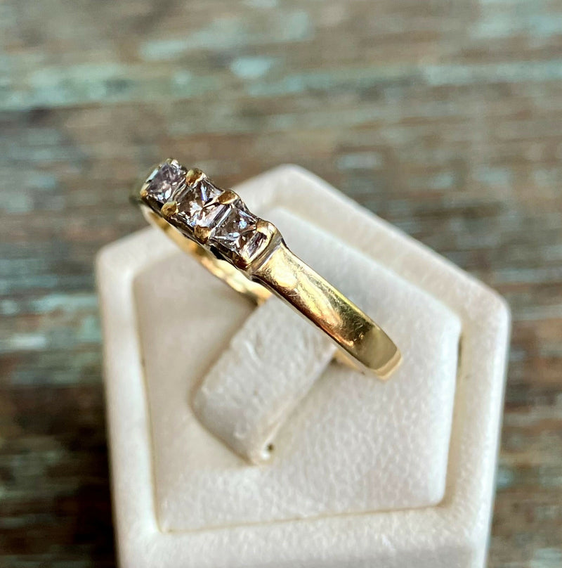 18ct Gold Trilogy Diamond Ring | Size M 1/2