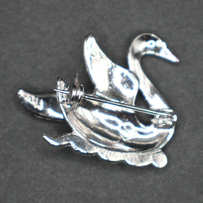 Black swan brooch