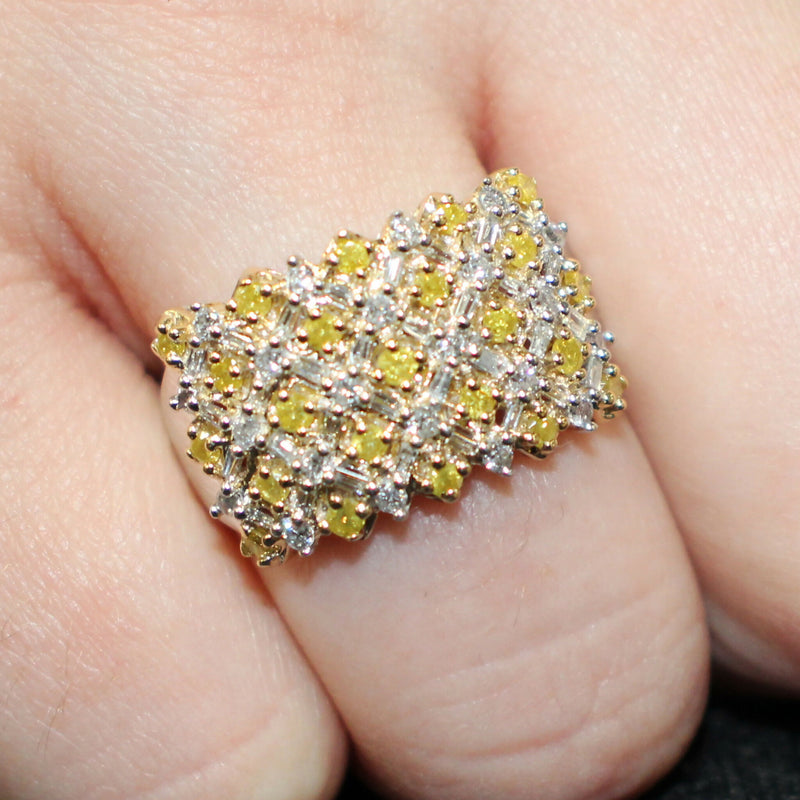 9ct white gold white & yellow diamonds cluster ring