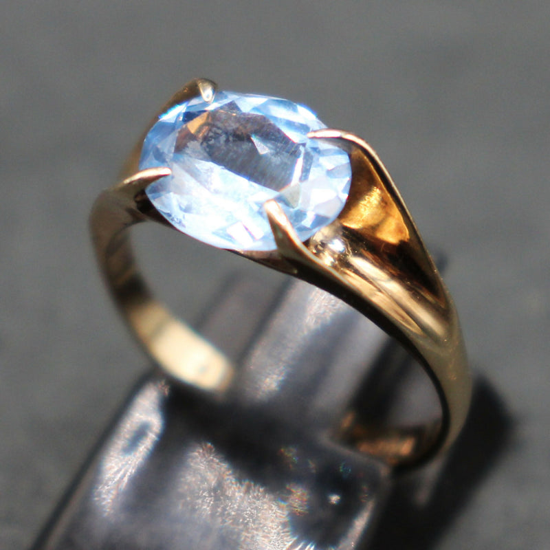 9ct-gold-blue-topaz-solitaire-24i001b