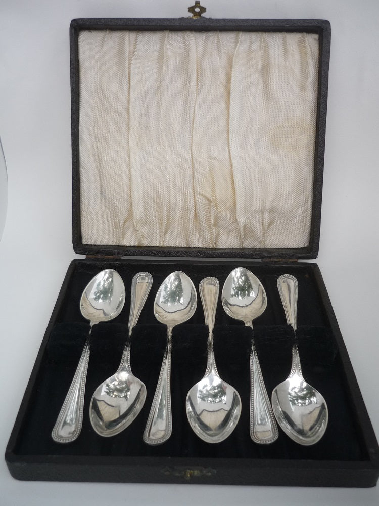 A Set of Six Silver Tea Spoons from the Art Deco Period. Hallmarked Sheffield 1932.