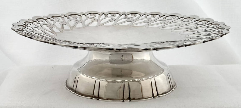 Silver Pedestal Comport, Sheffield 1961 Chesterfield College of Art. 14.9 troy ounces.