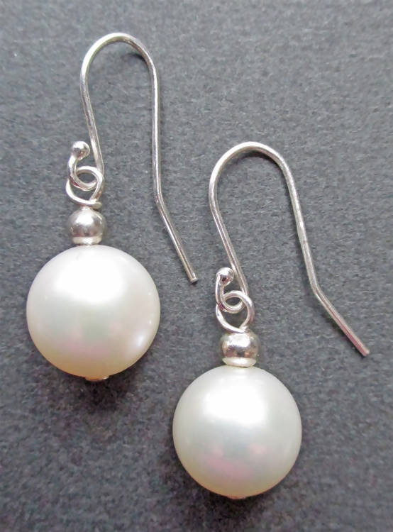 Bridget: 12mm button pearl earrings (043)
