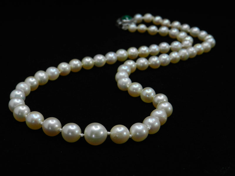 Cultured Pearl necklace.