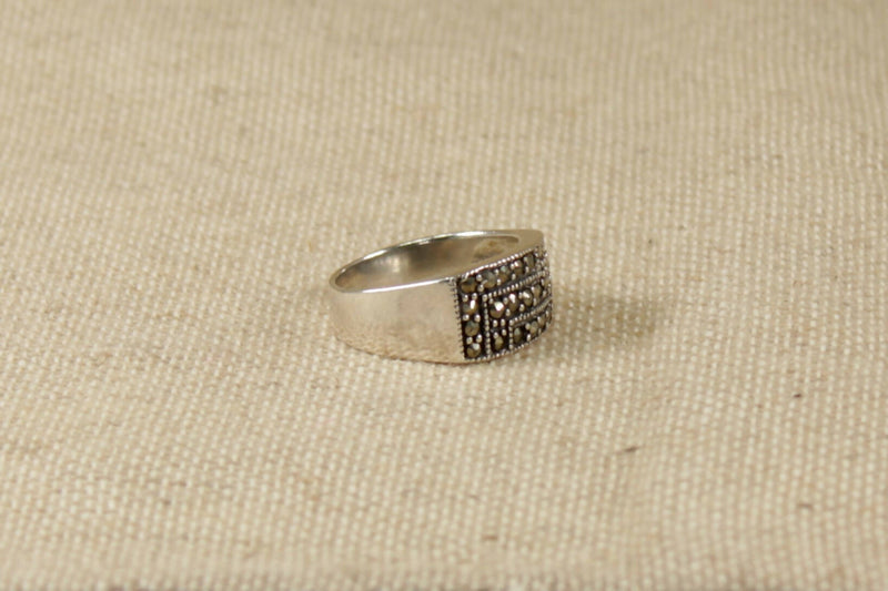 A Silver 925 & Marcasite Ring