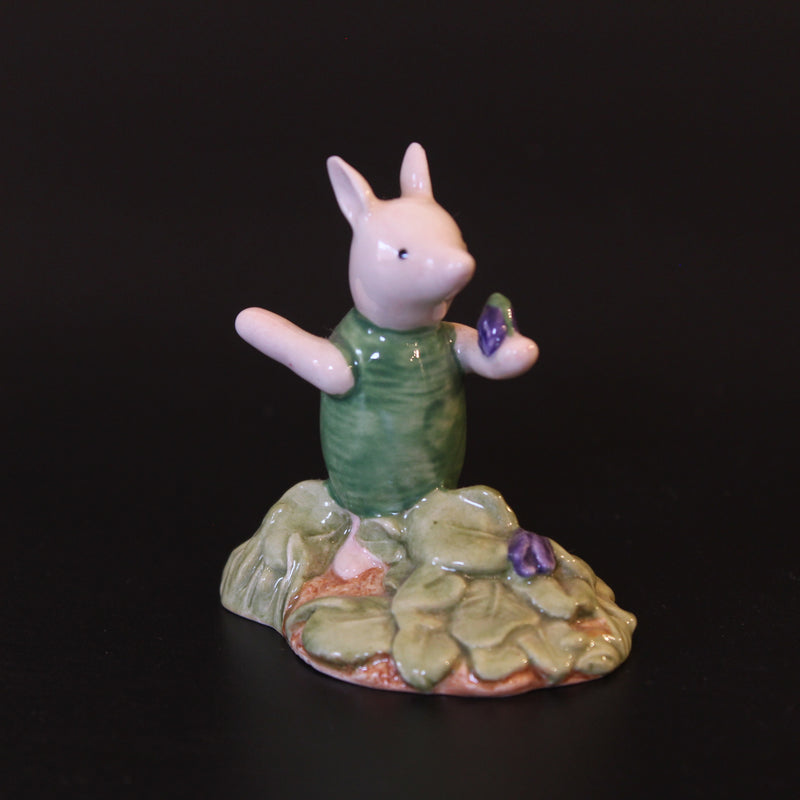 Royal Doulton Winnie the Pooh - Piglet Picking the Violets, WP13