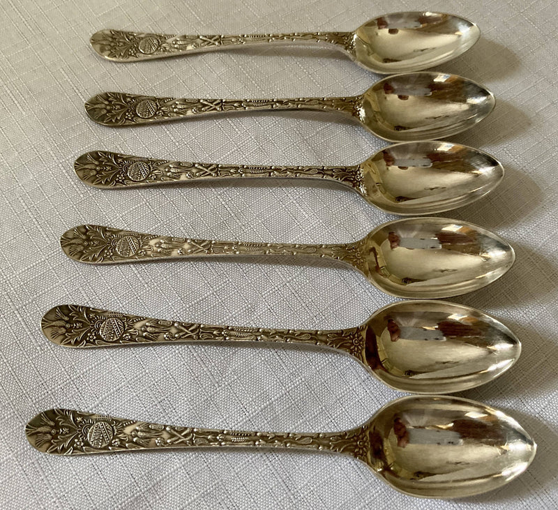 Aesthetic Movement cased set of naturalistic double struck teaspoons and sugar tongs, circa 1880 - 1900.