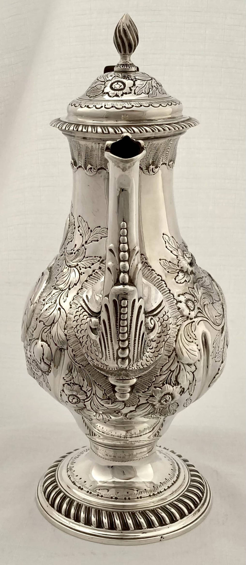 Georgian, George III, Silver Coffee Pot. London 1772 William Grundy. 31 troy ounces.