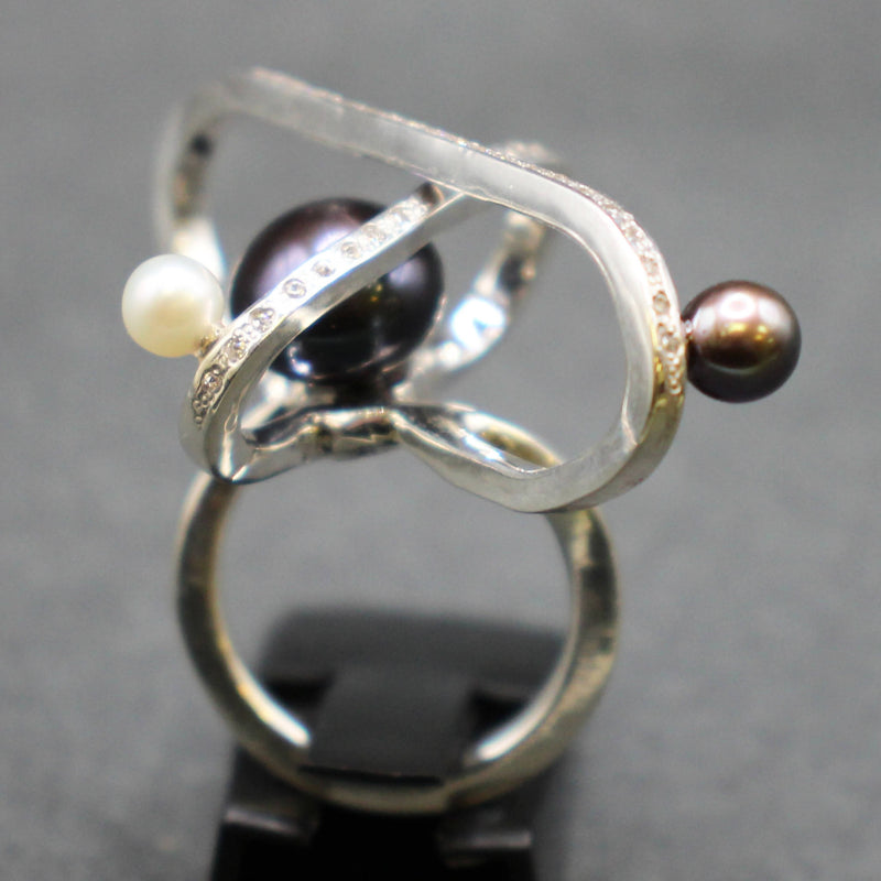 Jake: Silver planet ring set with pearls