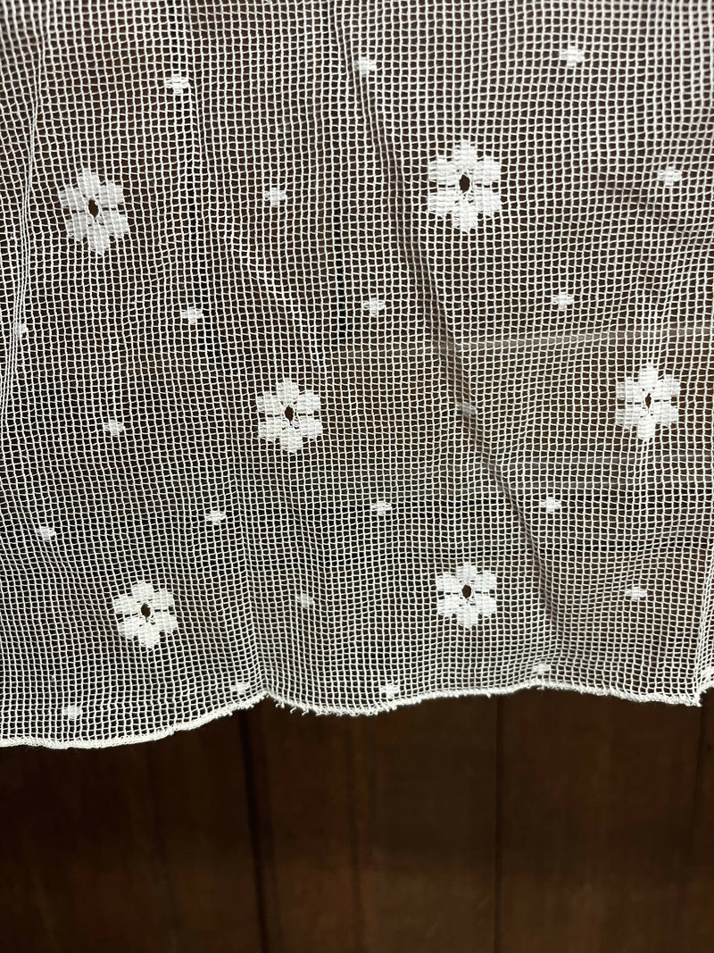 Daisy Design Lace Panel Remnant to finish in pure white 47"/70"
