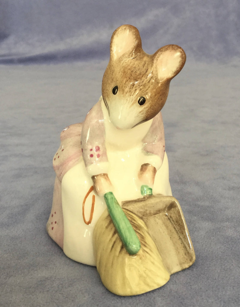 Hunca Set Royal Albert Hunca Munca Sweeping Figure Beatrix Potter Mouse Figurine