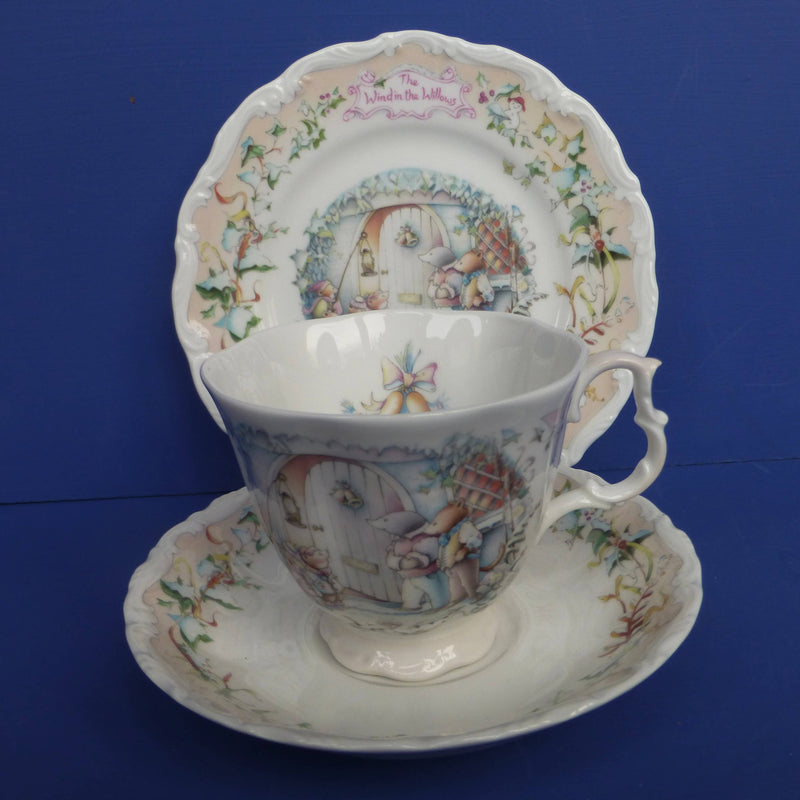 Royal Albert Wind In The Willows Trio Teacup, Saucer and Plate - The Carol Singers