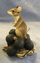 Border Fine Arts Mouse on Black Grapes Figurine Figure Ray Ayres Rare