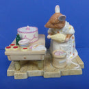 Royal Doulton Brambly Hedge Figurine Mrs Toadflax Decorates Cake DBH52