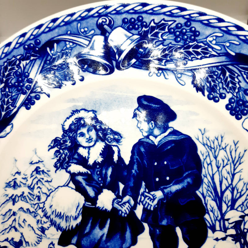 Limited Edition Wedgwood Blue and White 1995 Christmas Plate 'A Christmas Morning'