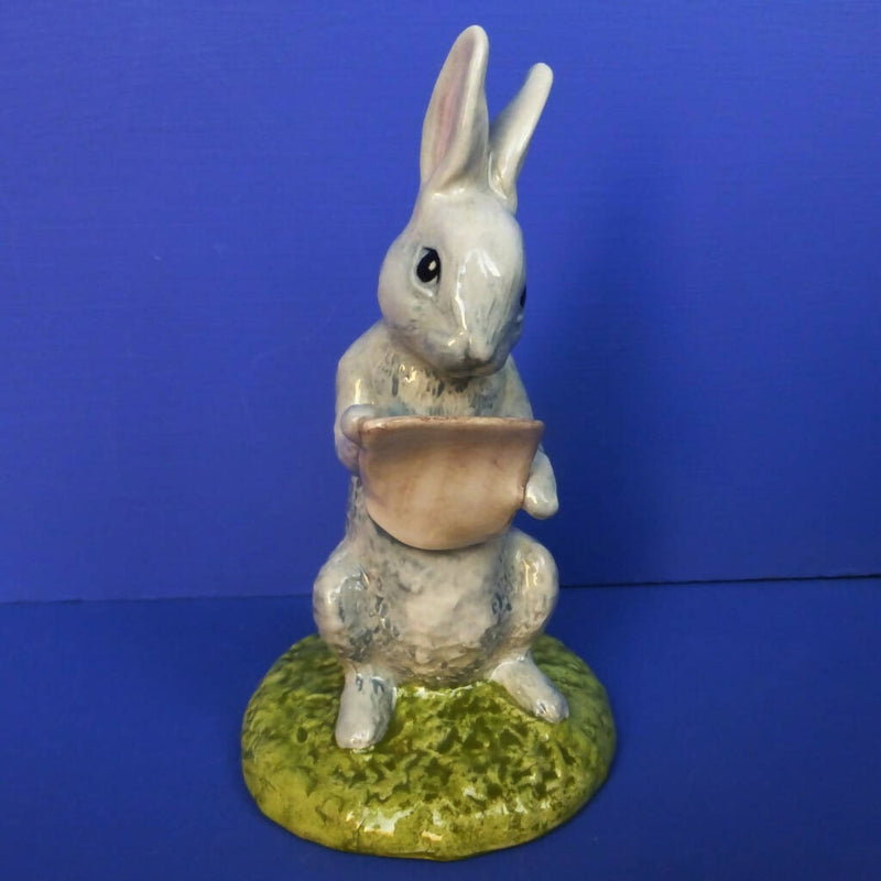 Royal Doulton Winnie The Pooh Figurine - Winnie The Pooh Reads The Plan WP23