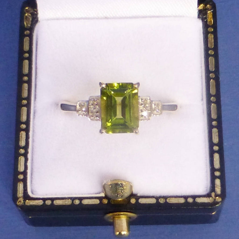 9ct Gold Peridot and Diamond Ring Size M