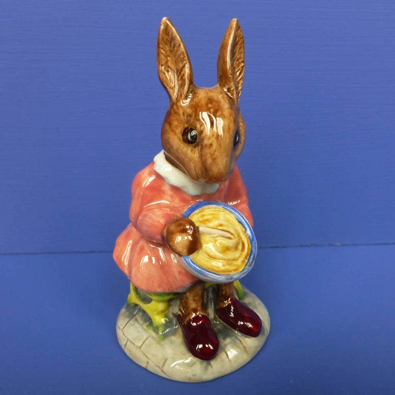 Royal Doulton Bunnykins Figurine - Buntie Bunnykins Helping Mother DB2