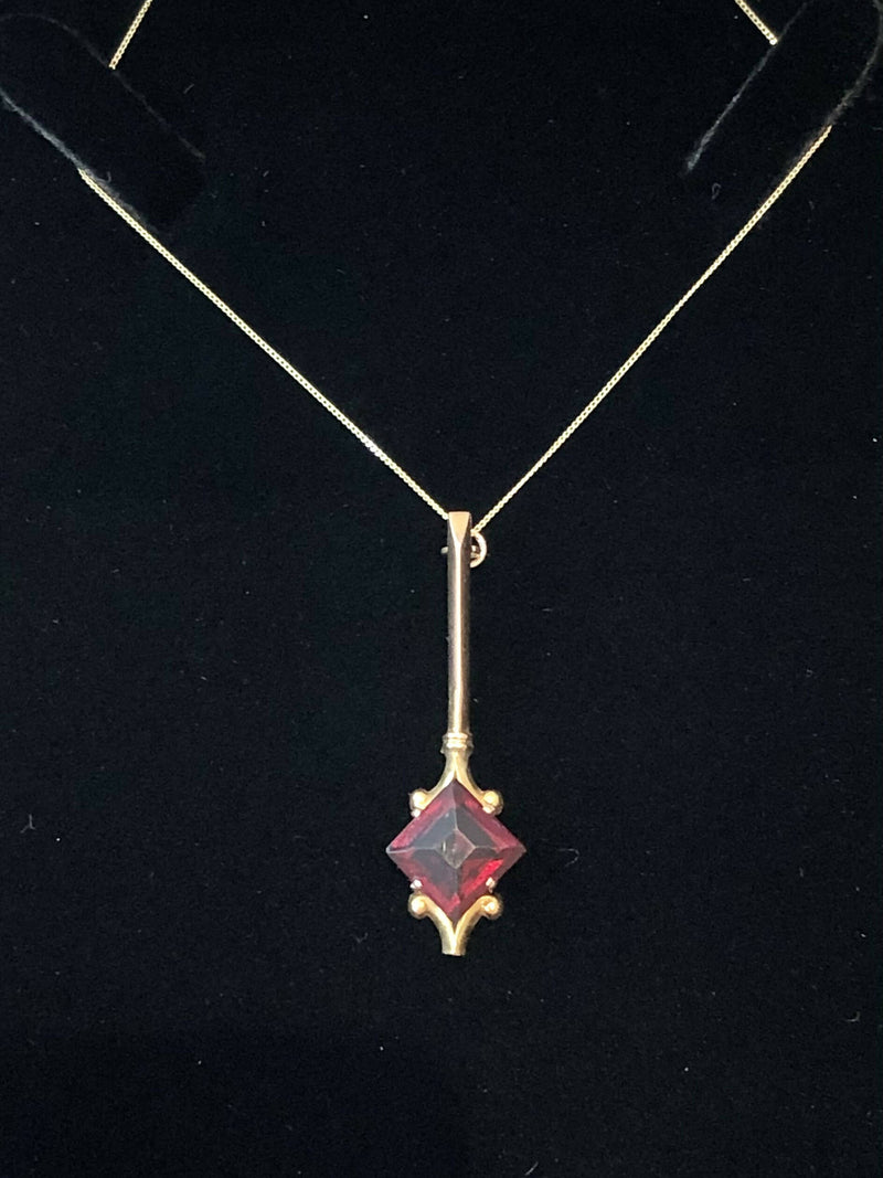 Edwardian Hallmarked 9ct Yellow Gold Almandine Garnet Drop Pendant