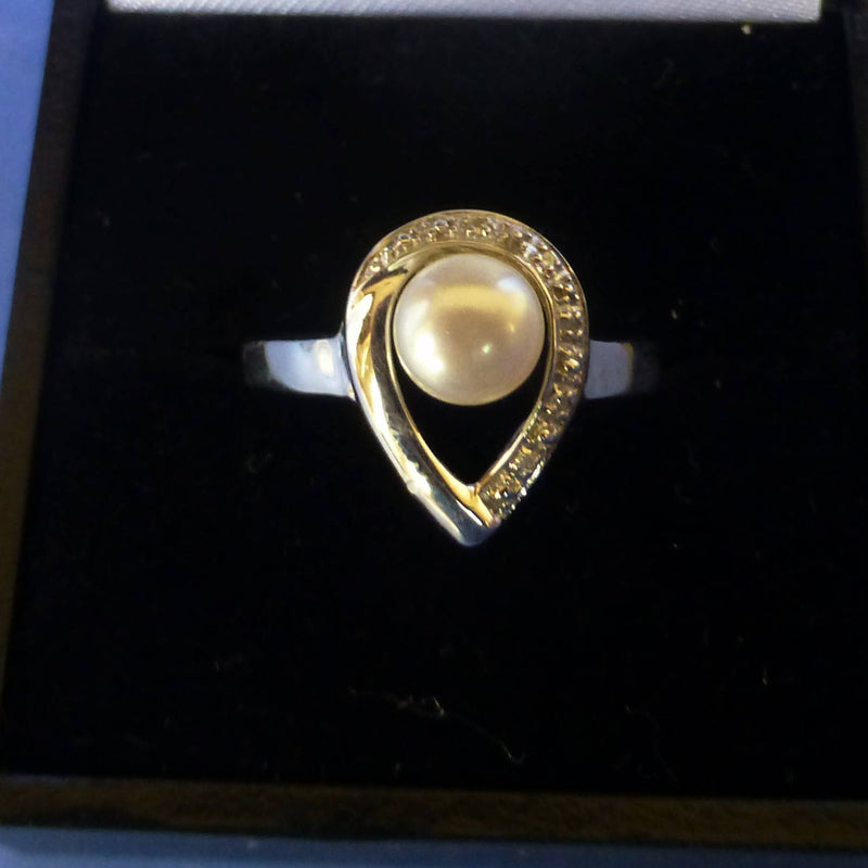 Silver Pearl Ring Size O