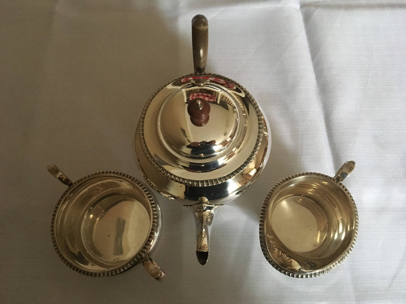 George V silver tea service. London 1929/30 Edward Barnard & Sons Ltd. 34 troy ounces.