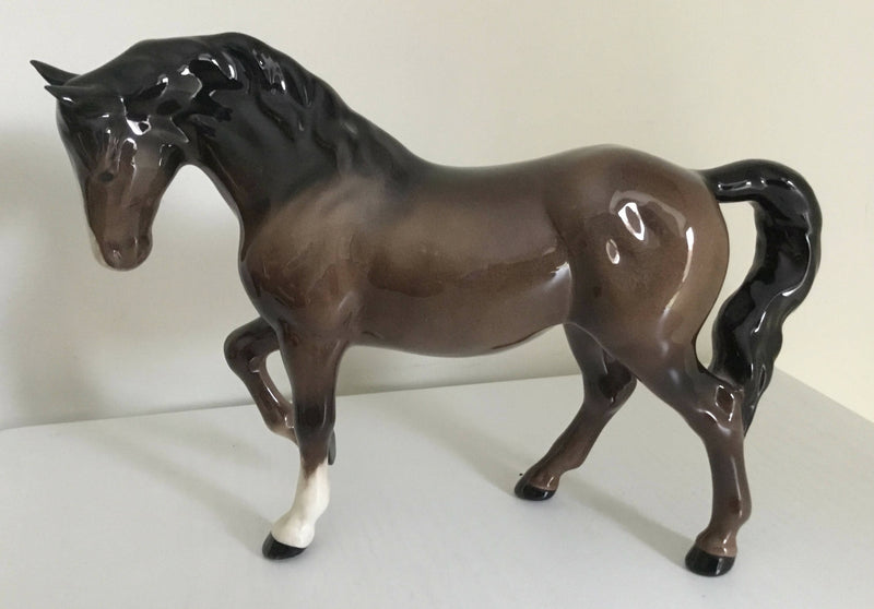 Beswick Stocky Jogging Mare Horse.