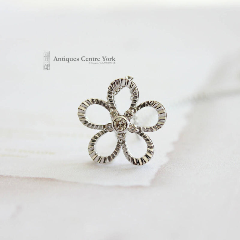 18ct White Gold Diamond Flower Pendant 0.20ct