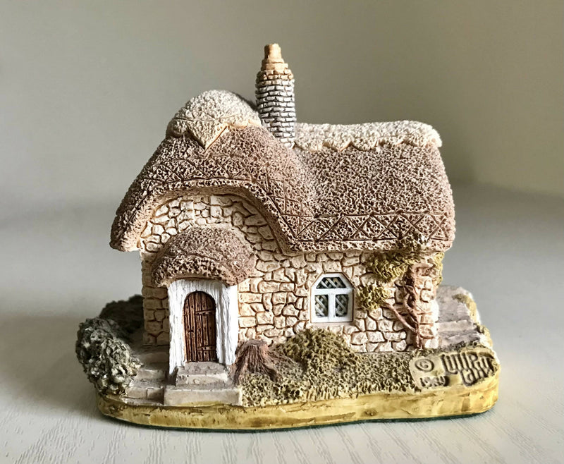 Lilliput Lane Chine Cot.