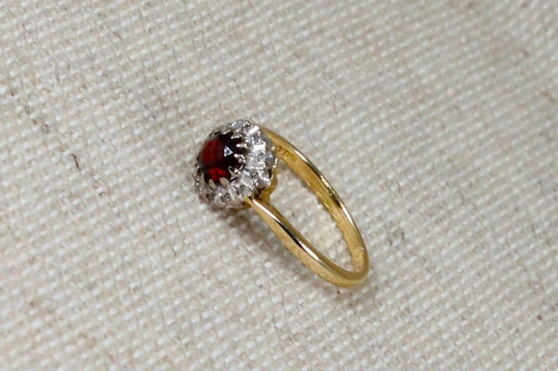 Vintage 18ct Gold Garnet & Diamond Cluster Ring