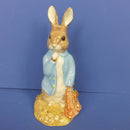 Royal Albert Large Beatrix Potter Figurine Peter And The Red Pocket Handkerchief