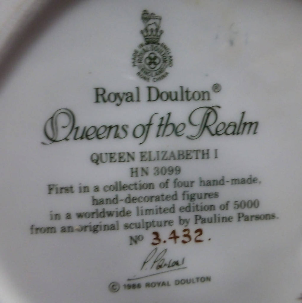 ロイヤルドルトン エリザベス 限定品   HN3099 Royal Doulton Limited Edition Queens of The Realm Figurine - Queen Eli