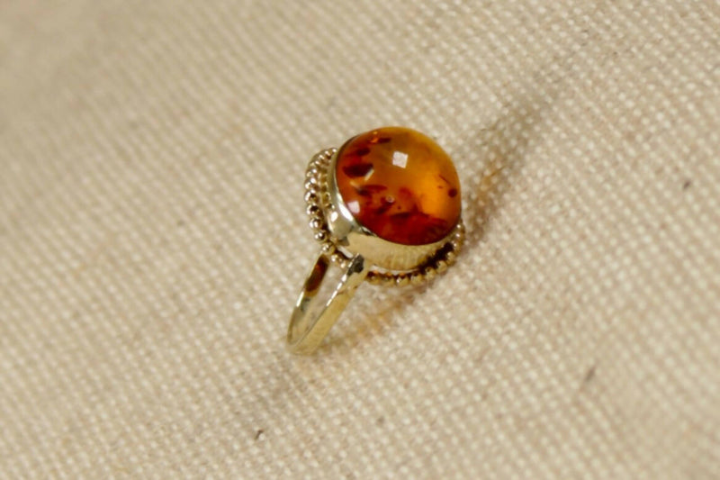 Vintage 8ct Gold & Amber Ring