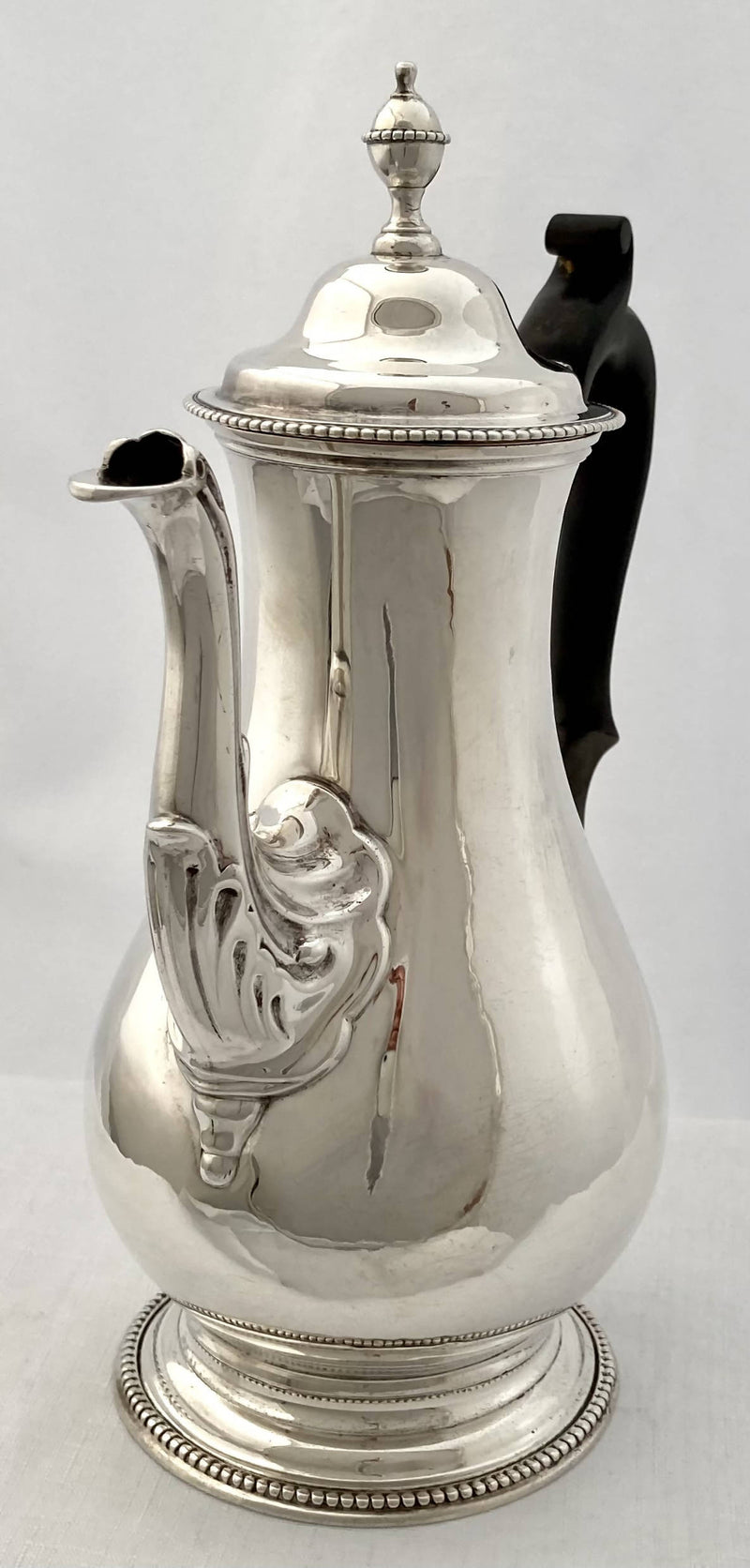 Georgian, George III, Silver Coffee Pot. London 1777 Charles Wright. 19 troy ounces.