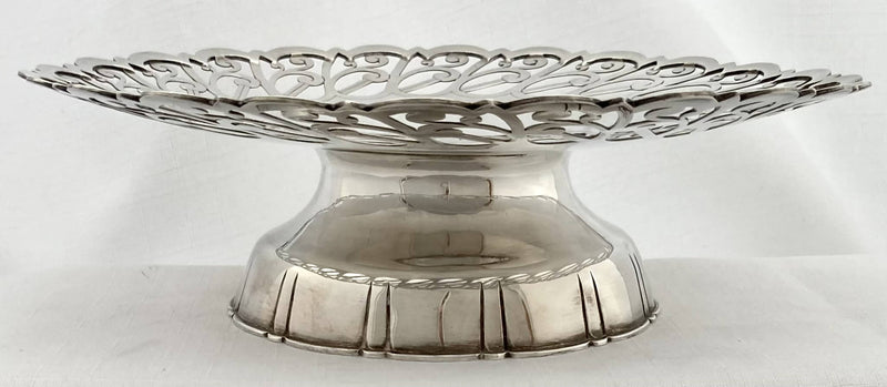 Silver Pedestal Comport, Sheffield 1961 Chesterfield College of Art. 14.9 troy ounces.