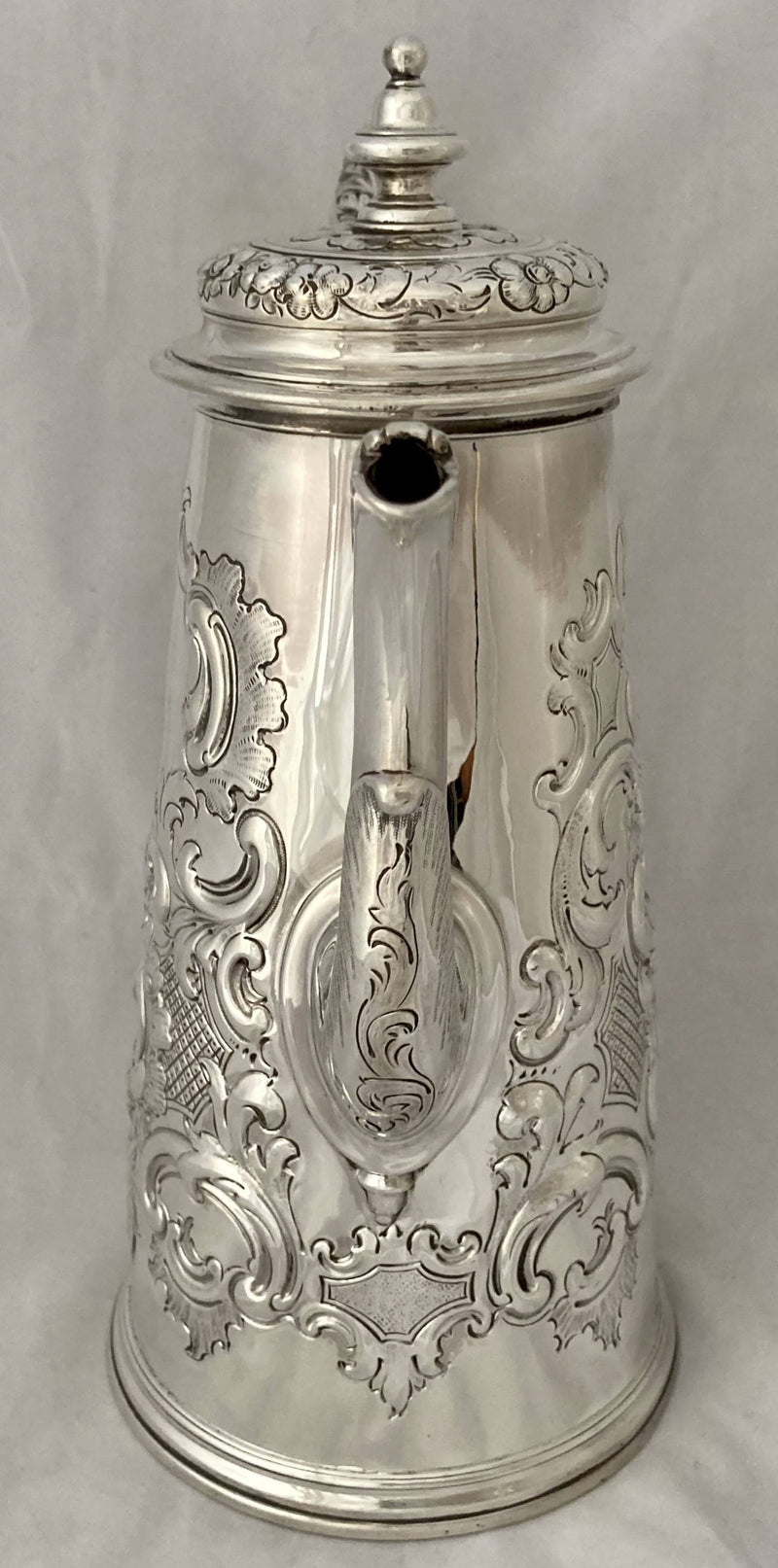 Georgian, George II, Silver Coffee Pot. London 1735 Gabriel Sleath. 25 troy ounces.