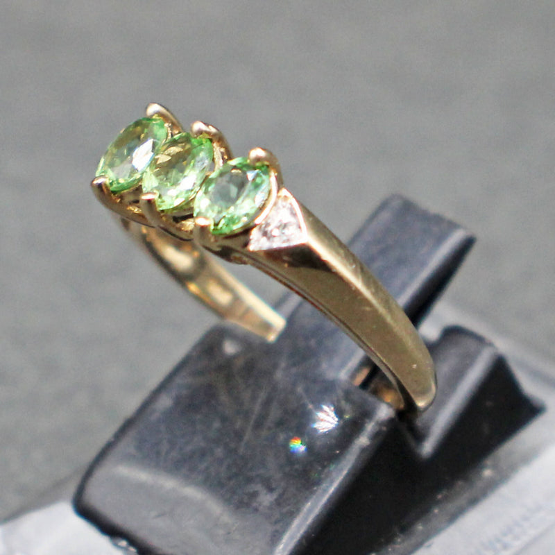 9ct gold peridot and diamond ring