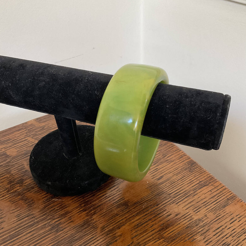 Green phenolic bangle