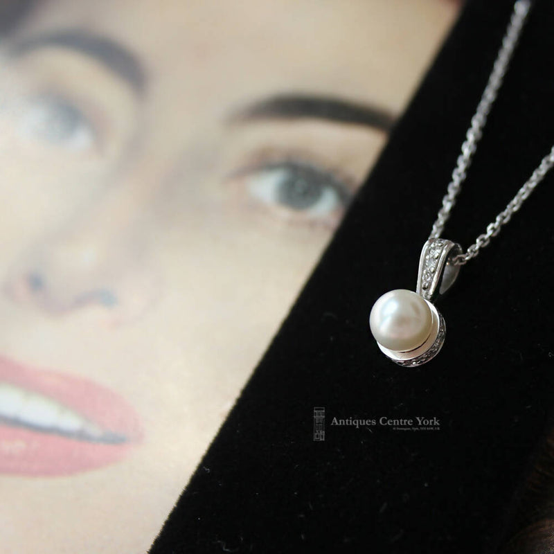 14ct White Gold Cultured Pearl & Diamond Pendant