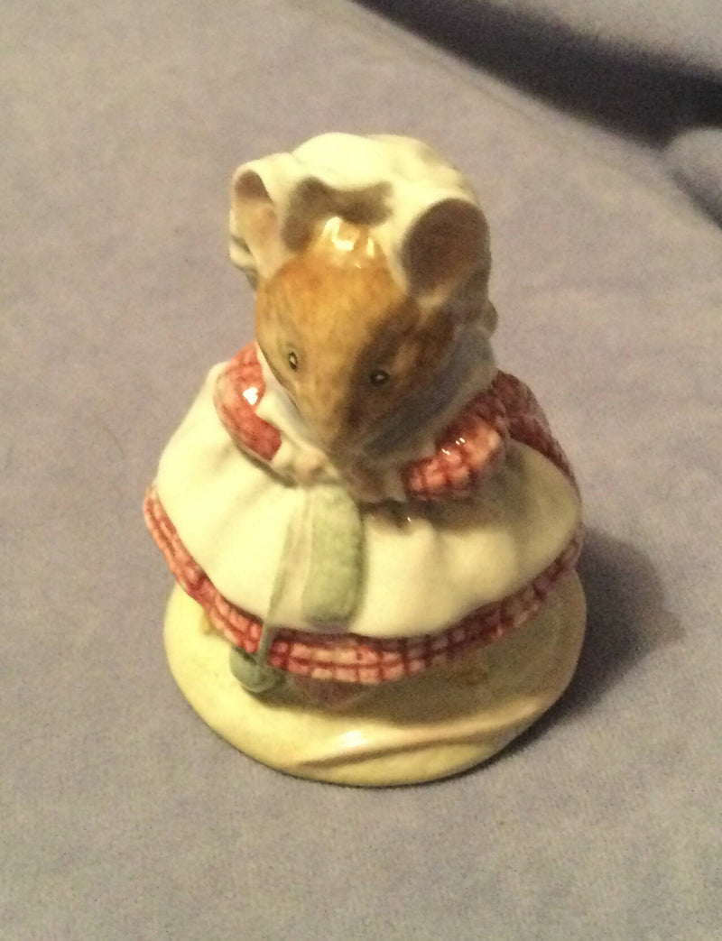 Beswick The Old Woman Who Lived In A Shoe knitting Beatrix Potter mouse figurine
