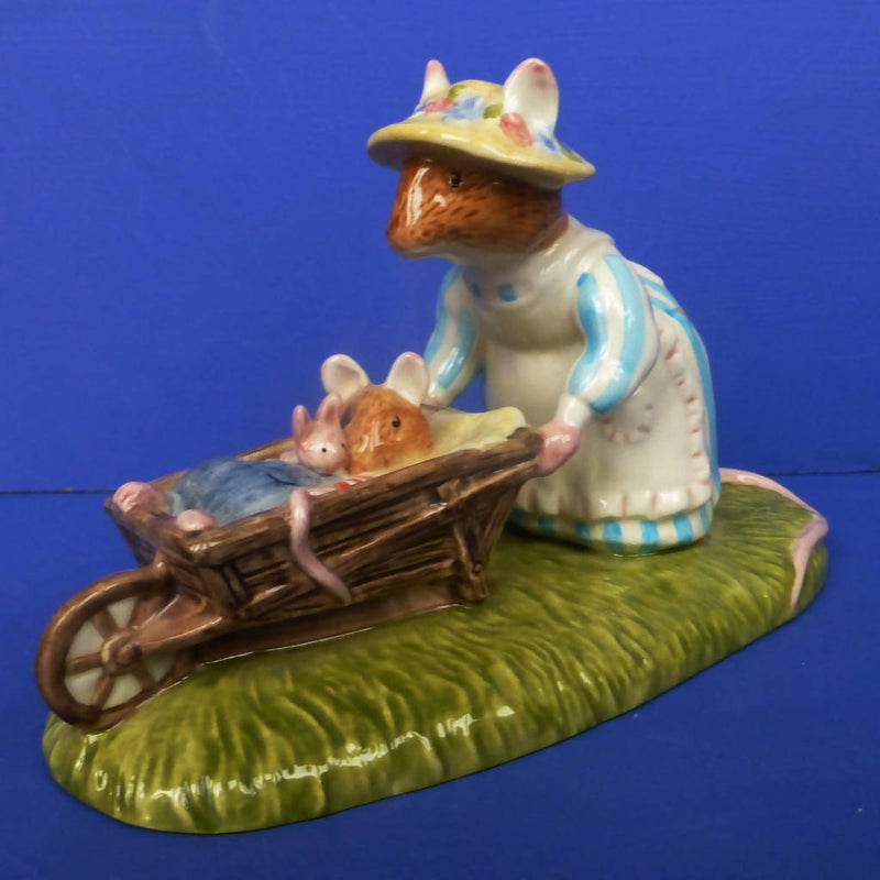 Royal Doulton Brambly Hedge Figurine Heading Home DBH48 (Boxed)